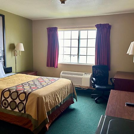 Super 8 By Wyndham Platte City Kansas City Area Exterior photo