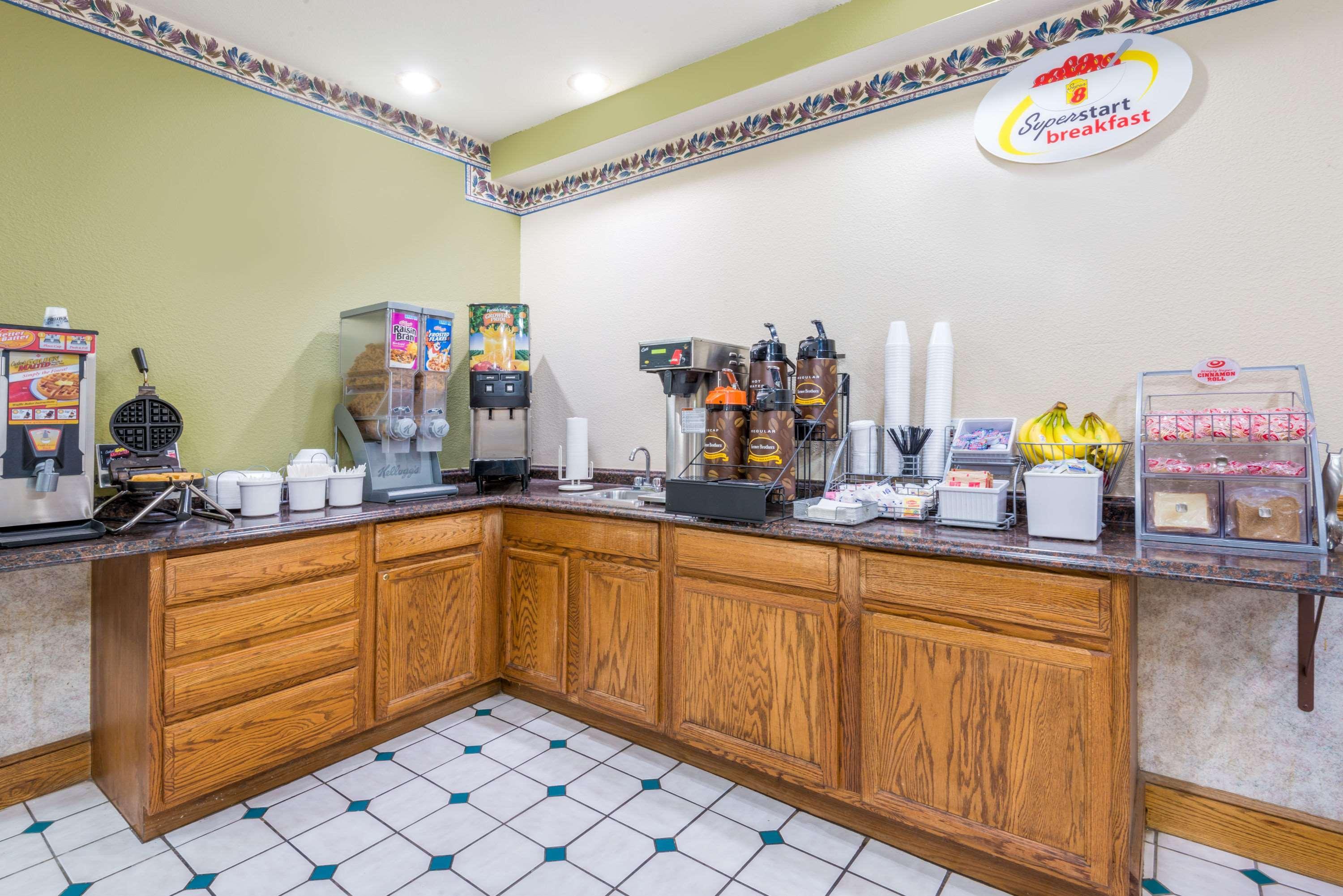 Super 8 By Wyndham Platte City Kansas City Area Exterior photo