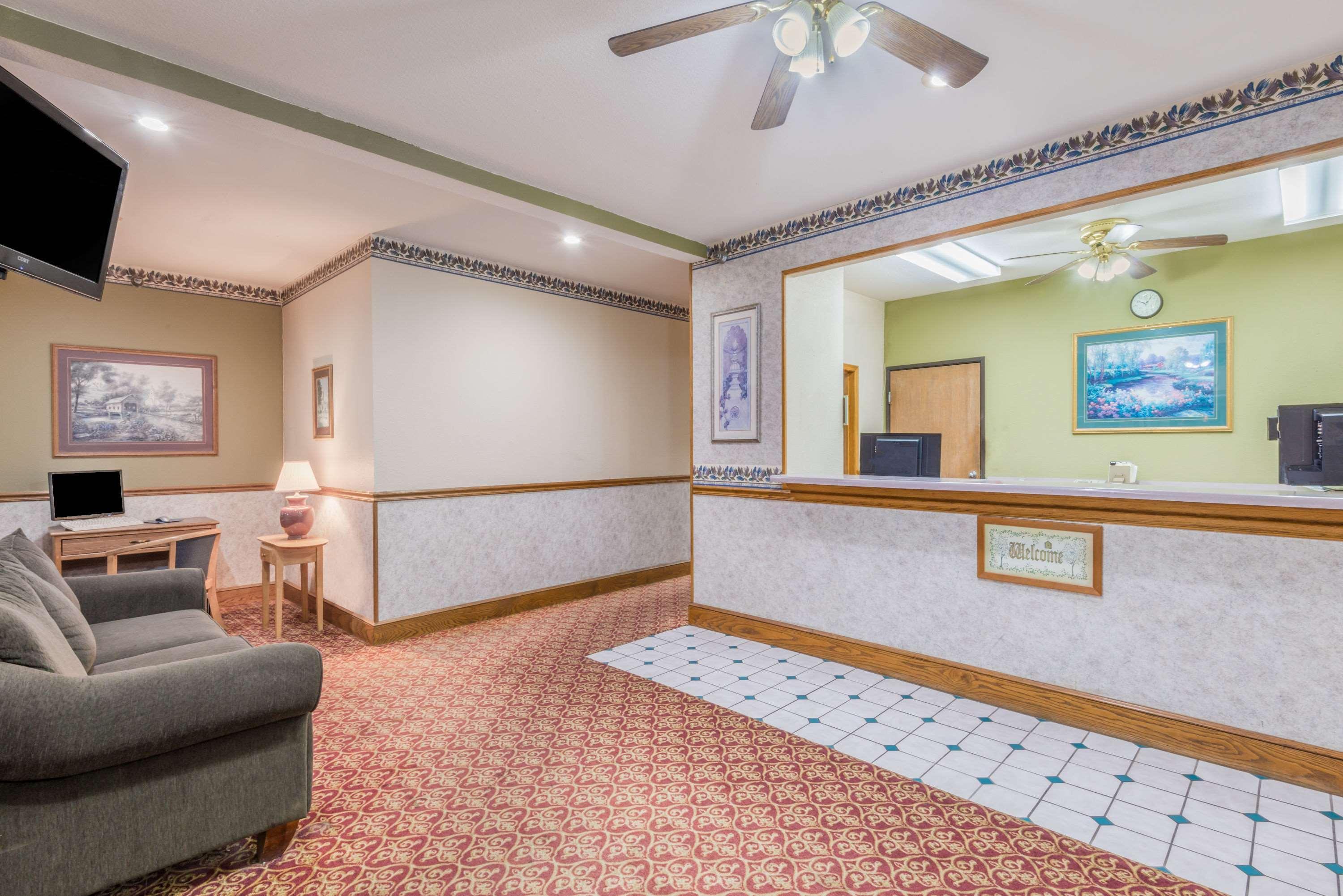 Super 8 By Wyndham Platte City Kansas City Area Exterior photo