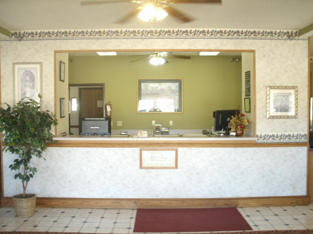 Super 8 By Wyndham Platte City Kansas City Area Exterior photo