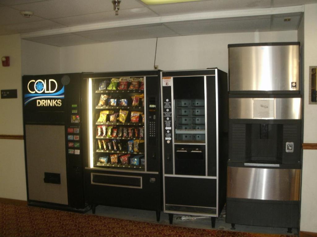 Super 8 By Wyndham Platte City Kansas City Area Exterior photo